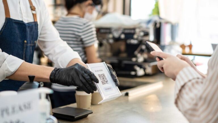 Busy restaurant dining room reflecting current industry trends